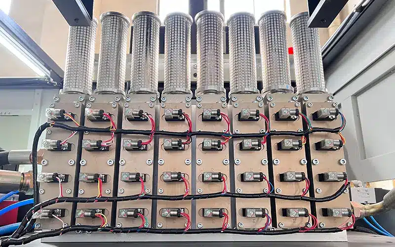 bottle blowing machine-Servo Stretching System