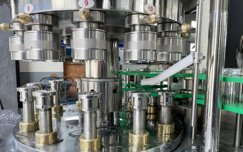 18-4易拉罐灌装机6000-8000罐/小时